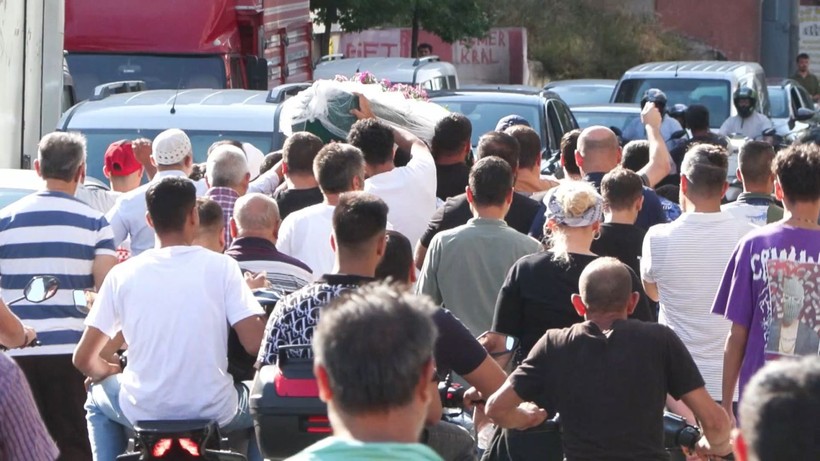 Nişanlısının katlettiği Oya son yolculuğuna uğurlandı! Dedesinin sözleri yürek dağladı - Resim: 2