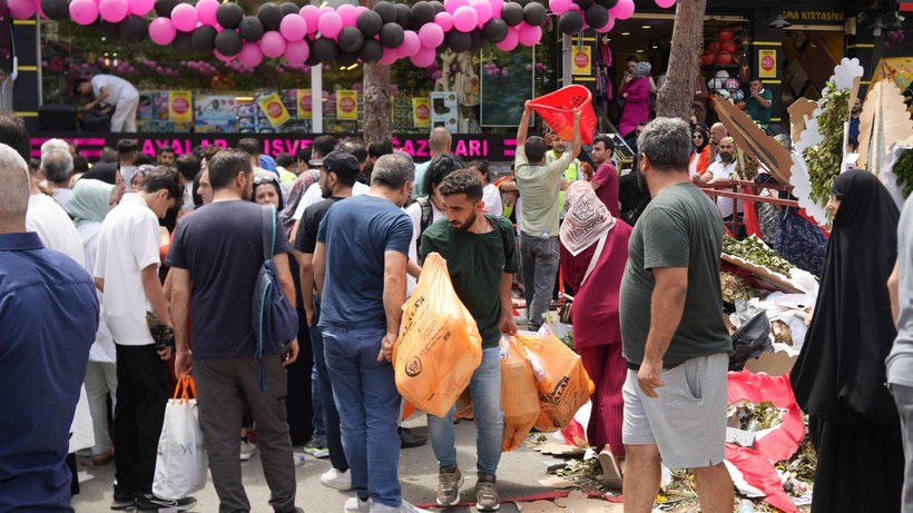 Başakşehir'de 100 TL kampanyası izdiham oluşturdu! Mağaza kapandı - Resim: 8