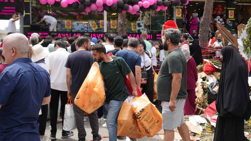 Başakşehir'de 100 TL kampanyası izdiham oluşturdu! Mağaza kapandı - Resim: 9