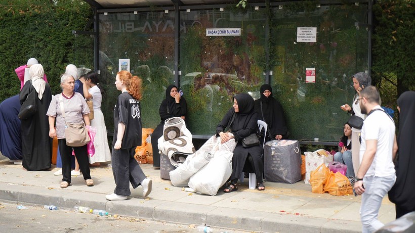 Başakşehir'de 100 TL kampanyası izdiham oluşturdu! Mağaza kapandı - Resim: 12