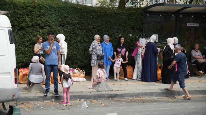 Başakşehir'de 100 TL kampanyası izdiham oluşturdu! Mağaza kapandı - Resim: 13