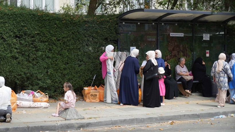Başakşehir'de 100 TL kampanyası izdiham oluşturdu! Mağaza kapandı - Resim: 14