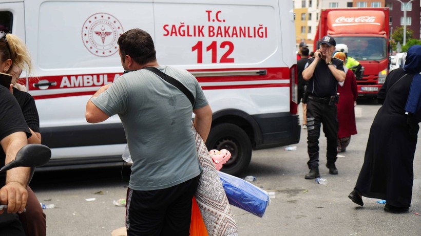 Başakşehir'de 100 TL kampanyası izdiham oluşturdu! Mağaza kapandı - Resim: 15