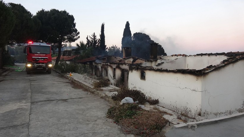 İzmir'de orman yangını felaketi! Tahliye edilen evler alev alev yandı, hasarın boyutu gün ağarınca gözler önüne serildi - Resim: 5