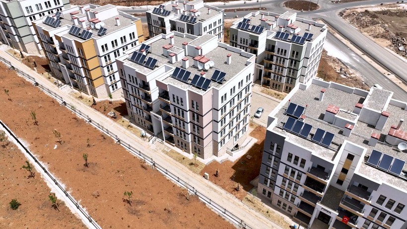 Şanlıurfa Karaköprü’de afet konutları tamamlandı! Depremzede Ayşe Elman: Dışarıdan 10 daire verseler yine de buradan ayrılmam - Resim: 9