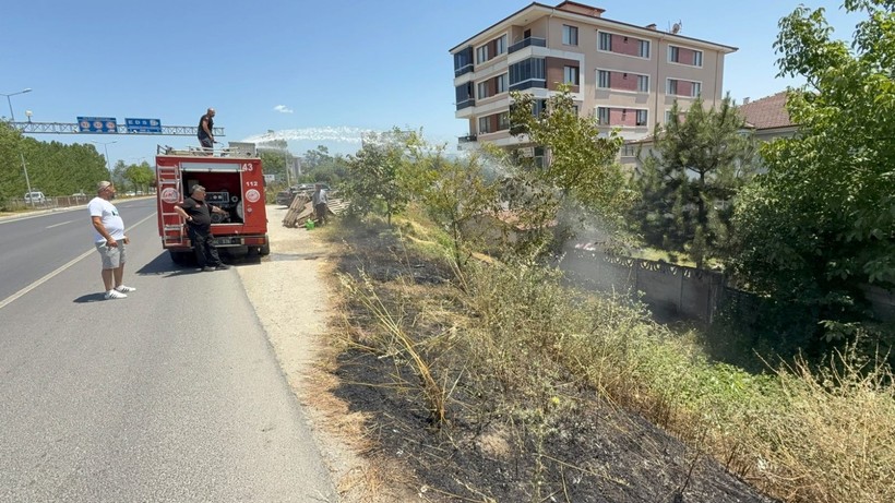 Yol kenarına atılan şişe anız yangını çıkarttı - Resim: 3