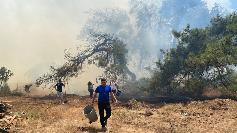 Antalya'da aynı yerde bir yangın daha! Turistler seferber oldu - Resim: 5