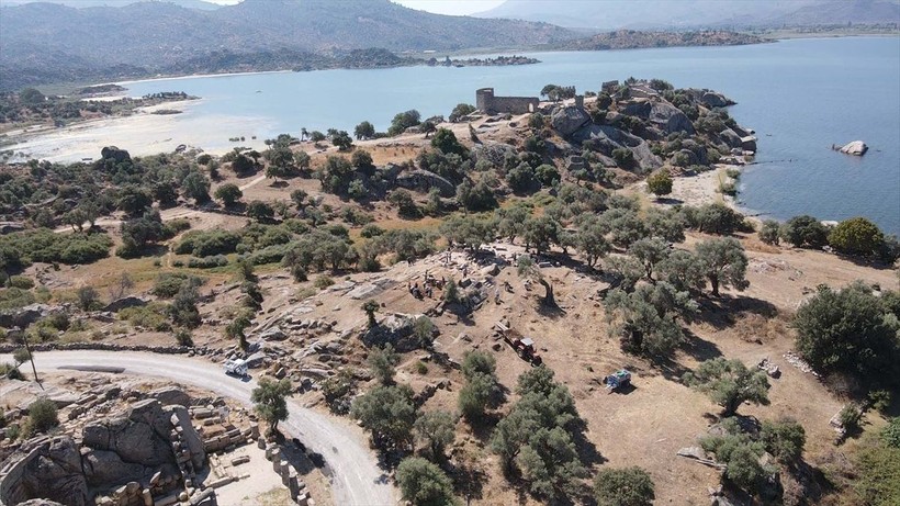 Herakleia Antik Kenti'ndeki kazılarda Bizans mezarları ortaya çıkarıldı - Resim: 14