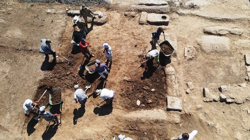 Herakleia Antik Kenti'ndeki kazılarda Bizans mezarları ortaya çıkarıldı - Resim: 16