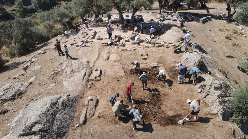 Herakleia Antik Kenti'ndeki kazılarda Bizans mezarları ortaya çıkarıldı - Resim: 18