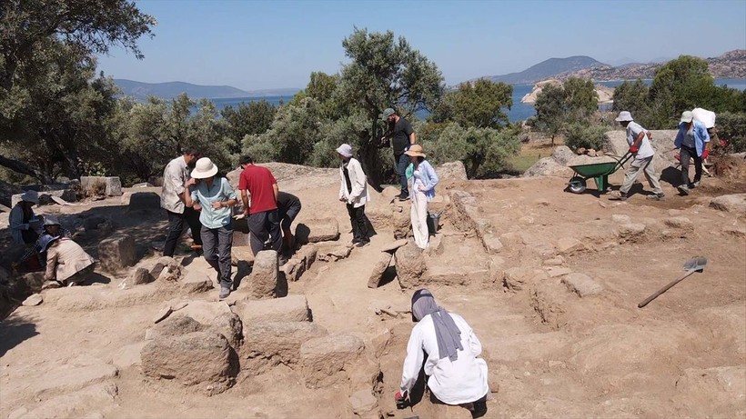 Herakleia Antik Kenti'ndeki kazılarda Bizans mezarları ortaya çıkarıldı - Resim: 21