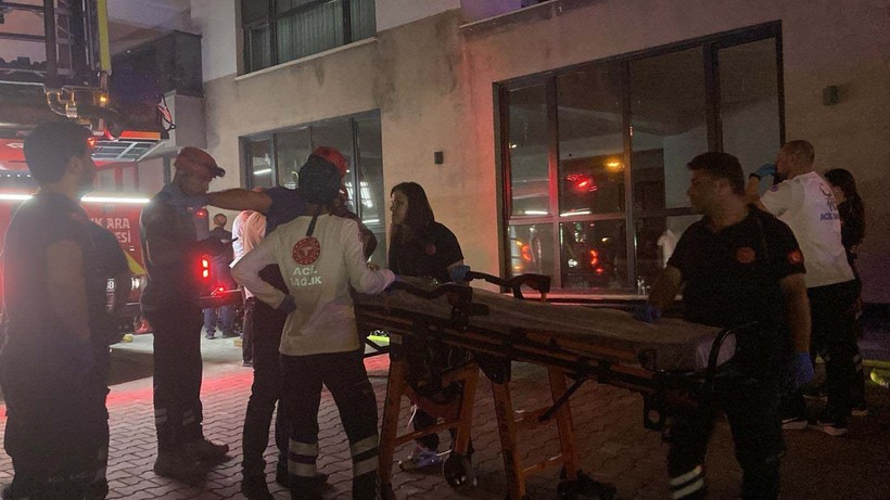 Ankara'da 26 katlı binada yangın faciası! 1'i bebek 3 kişi can verdi - Resim: 5