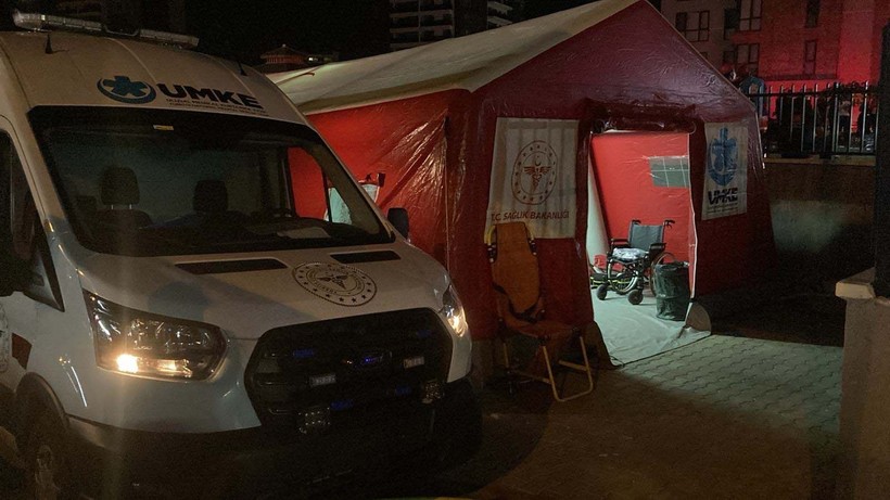 Ankara'da 26 katlı binada yangın faciası! 1'i bebek 3 kişi can verdi - Resim: 1