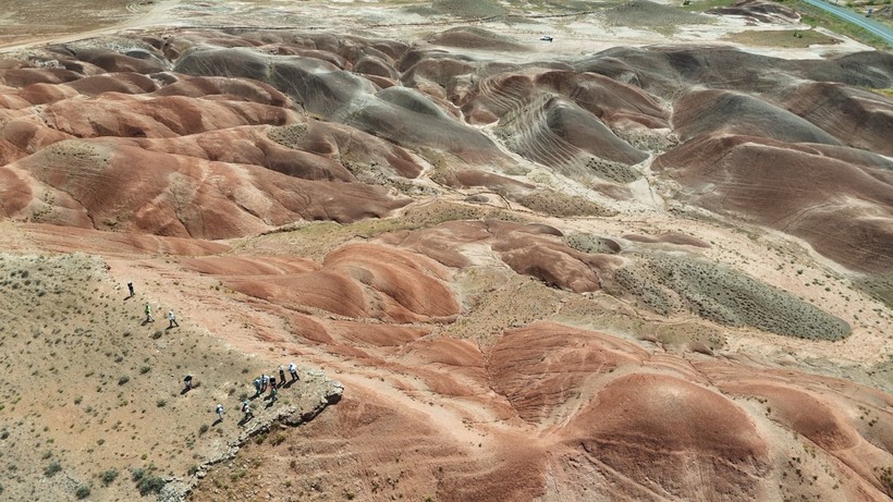 Mars'ı andıran 'Gökkuşağı Tepeleri' ziyaretçi akınına uğruyor - Resim : 1
