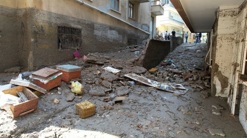 Ankara'da sel felaketi: Hasarın izi sabah ortaya çıktı - Resim: 1