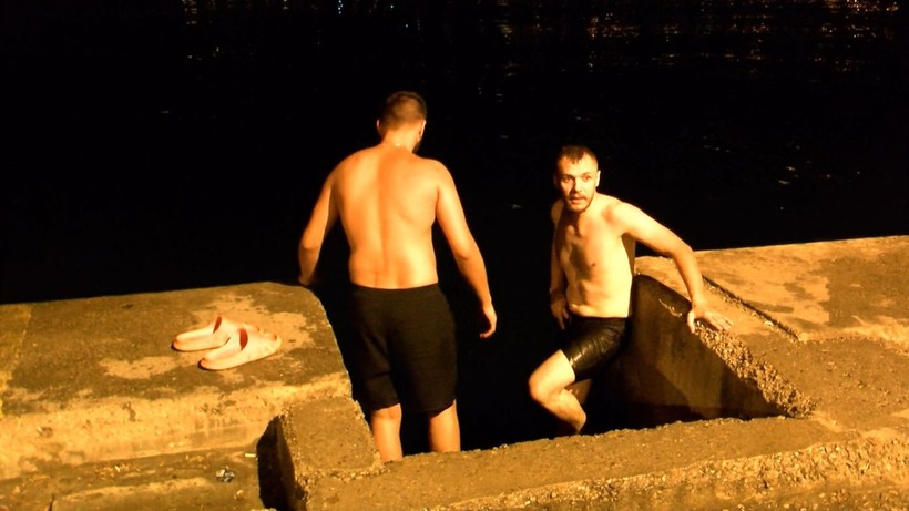 İstanbul'da sıcaktan bunalanlar gece denize girdi - Resim: 2