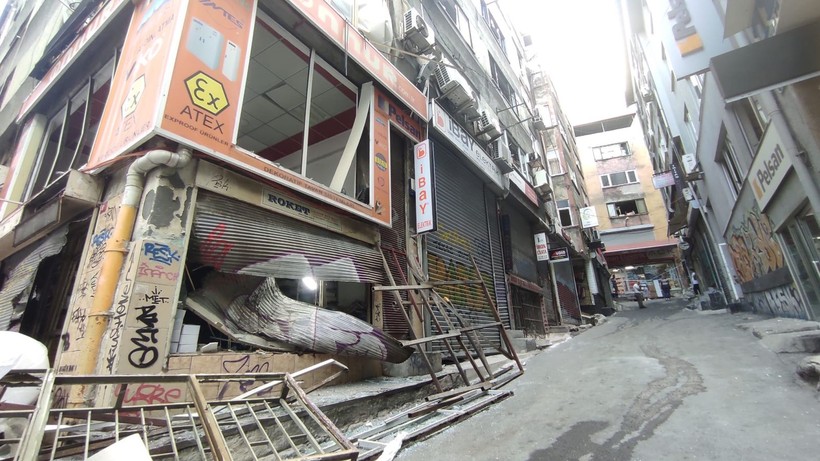 Beyoğlu'ndaki patlamanın izleri gün aydınlanınca ortaya çıktı - Resim: 4