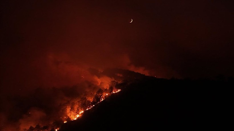 Bursa'nın Orhaneli ilçesindeki orman yangınına müdahale sürüyor - Resim: 13