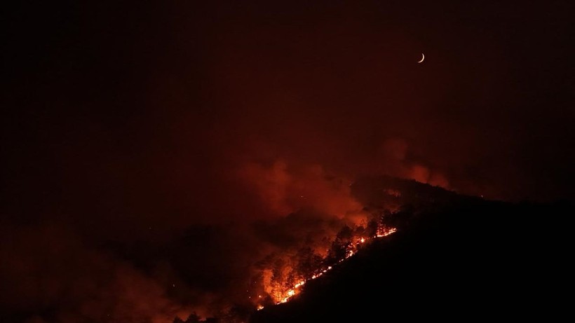Bursa'nın Orhaneli ilçesindeki orman yangınına müdahale sürüyor - Resim: 14