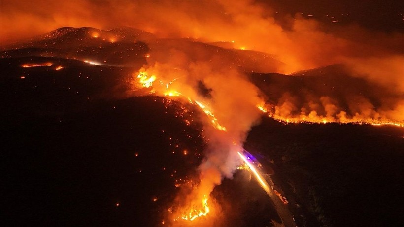 Bursa'nın Orhaneli ilçesindeki orman yangınına müdahale sürüyor - Resim: 9