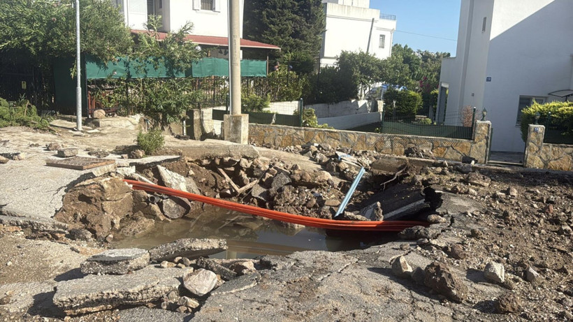 Muğla'da bilindik manzara: Bodrum'da ana su isale hattı patladı, tonlarca su aktı - Resim: 7