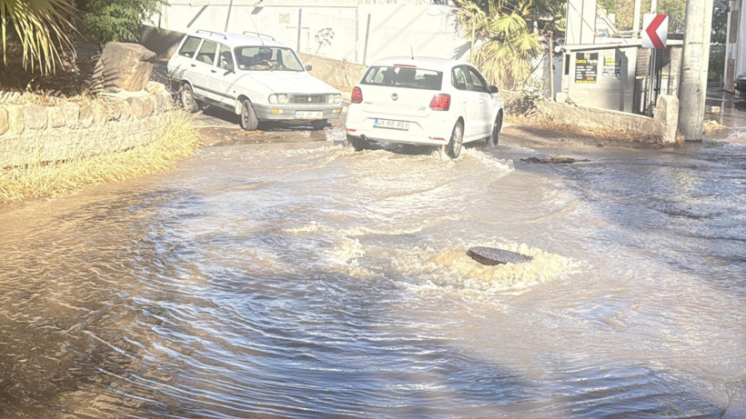 Muğla'da bilindik manzara: Bodrum'da ana su isale hattı patladı, tonlarca su aktı - Resim: 1