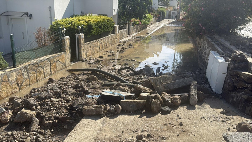 Muğla'da bilindik manzara: Bodrum'da ana su isale hattı patladı, tonlarca su aktı - Resim: 6