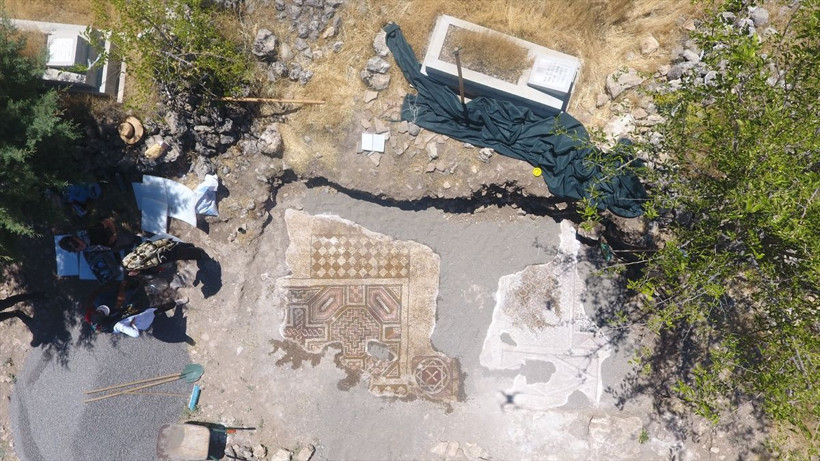 Diyarbakır'da mezar kazarken Roma dönemine ait mozaik bulundu - Resim: 1