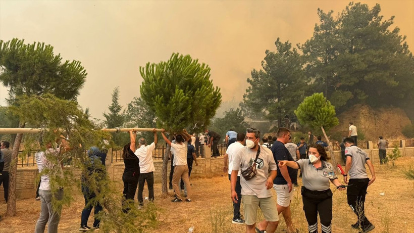 Çanakkale'de halkı tek vücut oldu: Yangına imece usulü müdahale - Resim: 2