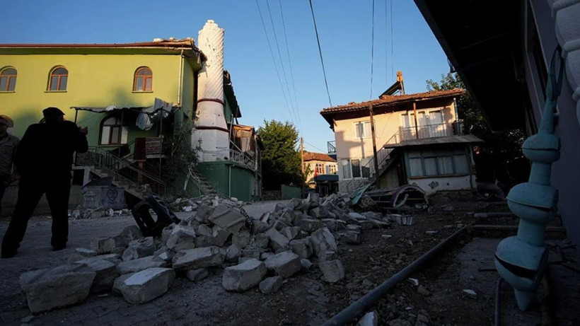 Deprem'in ardından vatandaşlar parklarda sabahladılar - Resim: 1