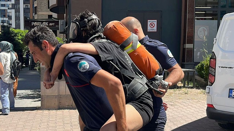 Kayseri'de 14 katlı bir binada yangın çıktı, ekiplerin müdahalesi sürüyor! - Resim: 2
