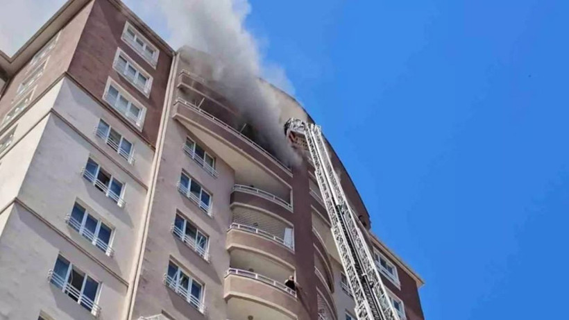 Kayseri'de 14 katlı bir binada yangın çıktı, ekiplerin müdahalesi sürüyor! - Resim: 3