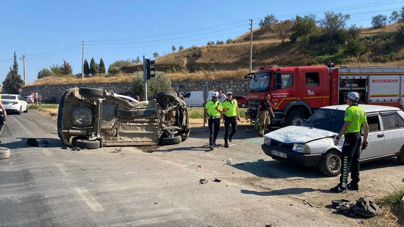 Ambulansla otomobilin çarpıştığı ölümlü kaza kamerada - Resim: 4
