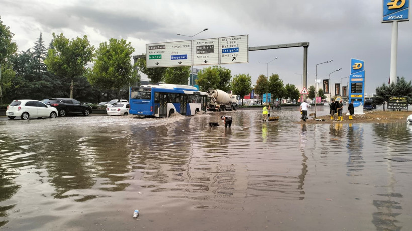 Meteoroloji uyarmıştı: Ankara sular altında kaldı - Resim: 1
