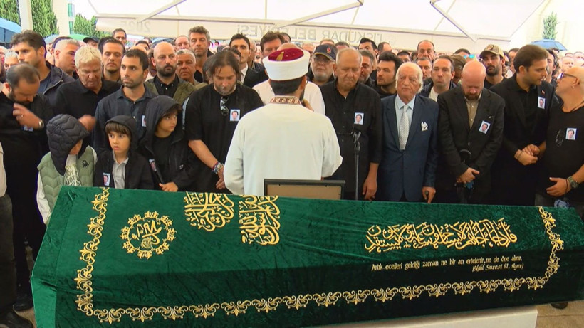 İş insanı Halit Yukay son yolculuğuna uğurlandı! Kıvanç Tatlıtuğ gözyaşlarına boğuldu - Resim: 1