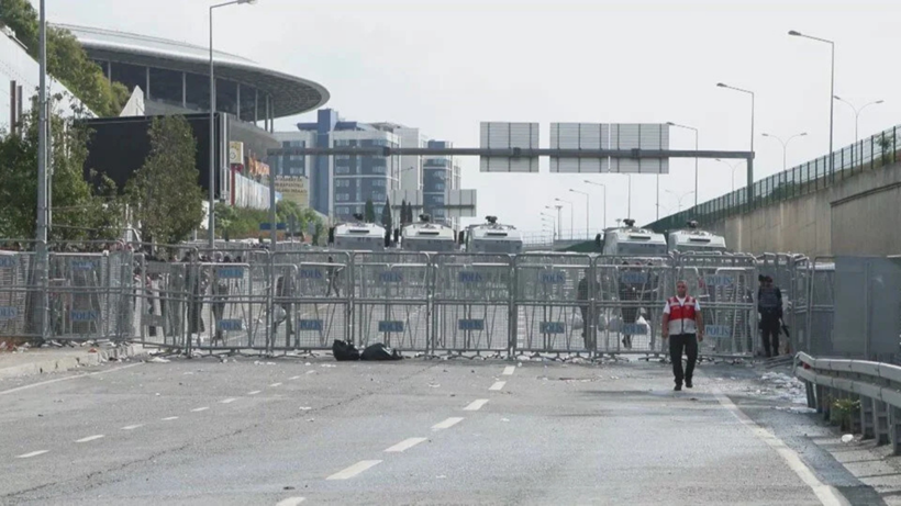 CHP İstanbul binası önünde gerginlik - Resim : 2
