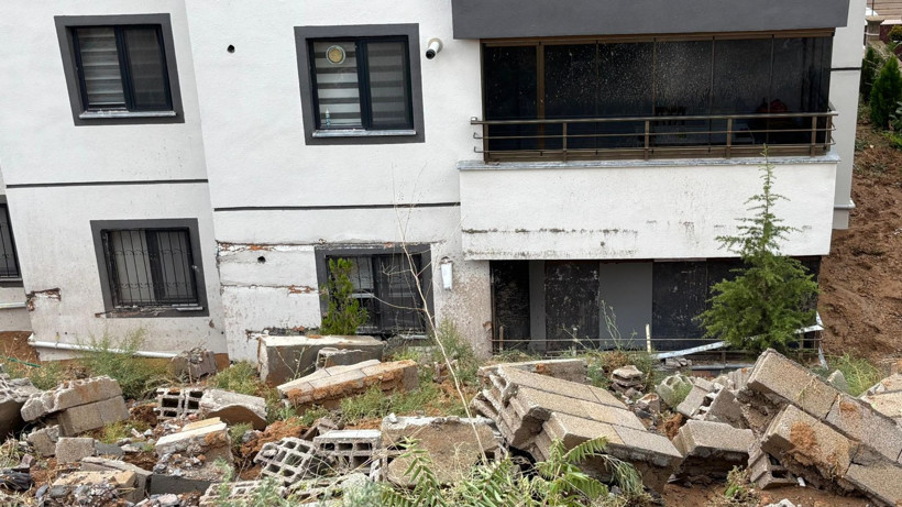 Ankara'da sağanak felakete neden oldu: İstinat duvarı yıkıldı, araçlar su altında kaldı - Resim: 4