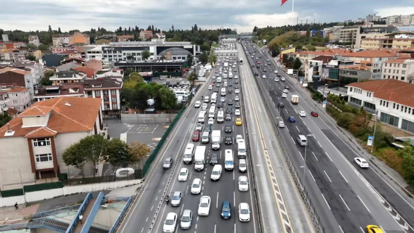 İstanbul'da yeni eğitim öğretim yılının ilk gününde trafik yoğunluğu yaşandı - Resim: 5