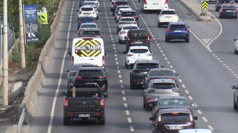 İstanbul'da yeni eğitim öğretim yılının ilk gününde trafik yoğunluğu yaşandı - Resim: 3