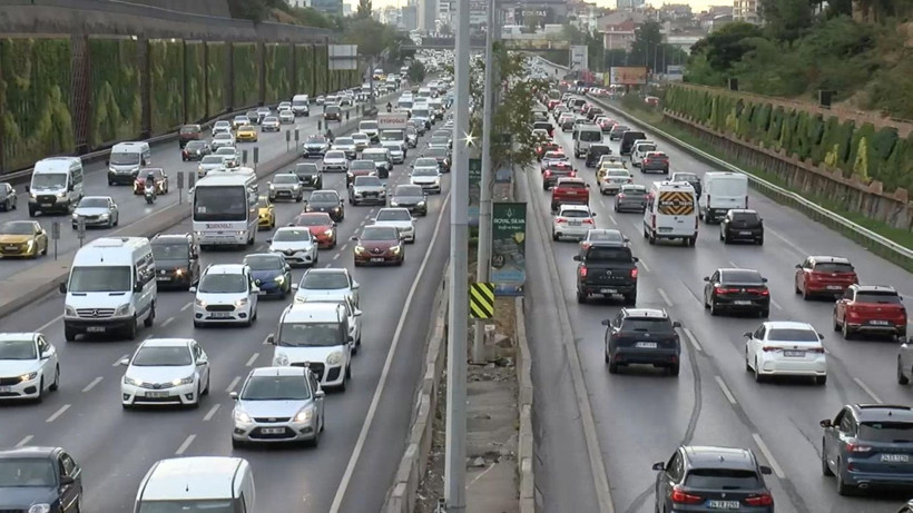 İstanbul'da yeni eğitim öğretim yılının ilk gününde trafik yoğunluğu yaşandı - Resim: 7
