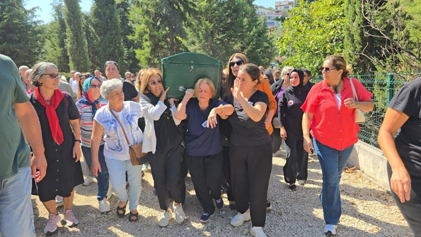 Kayınpederi ve eşi tarafından öldürülen Başak'ın cenazesini kadınlar taşıdı - Resim: 5