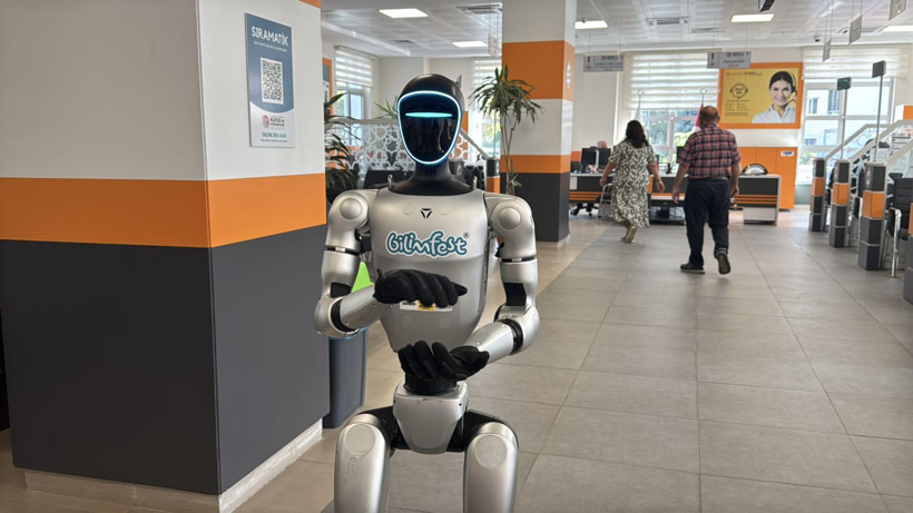 Robot Festman'a fahri kimlik belgesi - Resim: 2