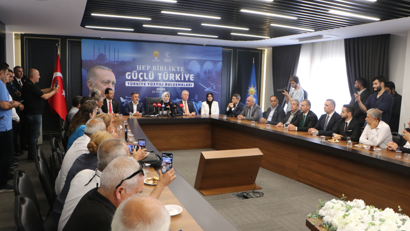 AK Parti Grup Başkanvekili Özlem Zengin, Adana'da konuştu - Resim : 1