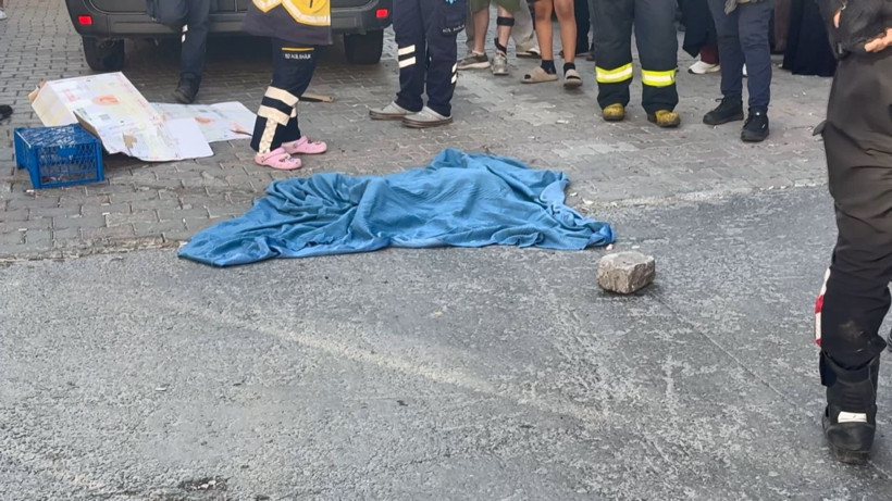 Esenyurt'ta servis minibüsünün çarptığı anne yaralandı, bebeği hayatını kaybetti - Resim: 2