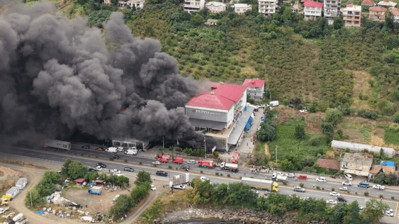 Trabzon'da AVM'de yangın: Gökyüzünü siyah duman kapladı - Resim: 4