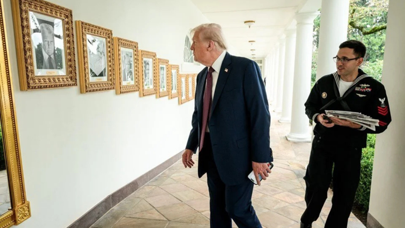 Trump, Beyaz Saray'a Biden'ın fotoğrafı yerine otomatik kalem koydu - Resim : 2