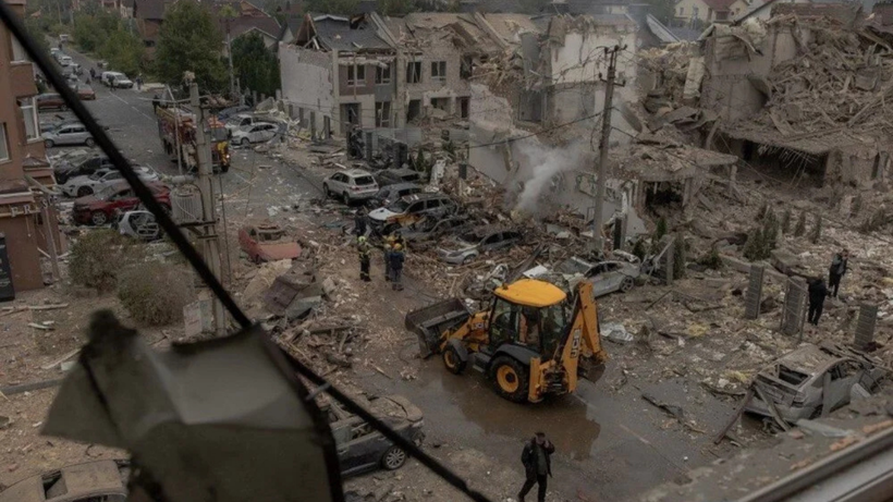 Kiev'e bombalar yağdı: 12 saatlik saldırı şehri harap etti - Resim: 3