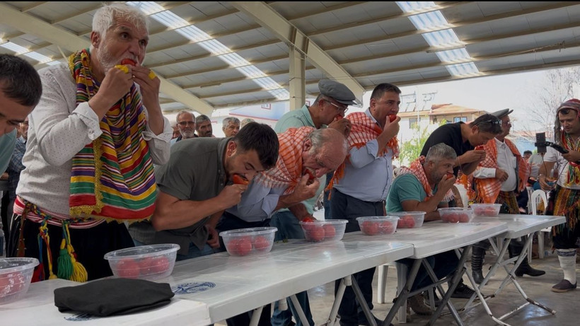 Kaş'ta Yörükler pala bıyıklarını yarıştırdı - Resim: 1
