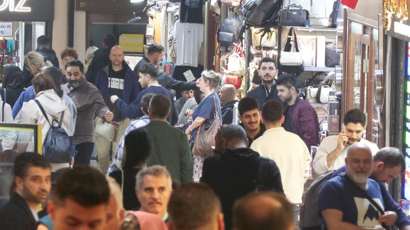 Kapalı Çarşı'da görülmemiş yoğunluk: Altın rekor üstüne rekor kırdı vatandaş kuyumcuya koştu - Resim: 5