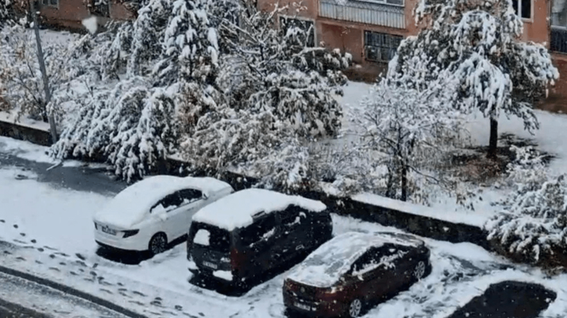 Kış erken geldi: Yağmur kar yağışına döndü, yeni haftaya bembeyaz başladılar - Resim: 5